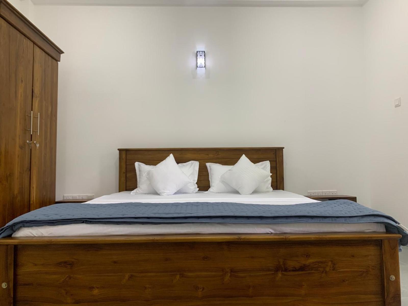 Sebastian Transit Villa With Free Shuttle Service To Airport Kotugoda Bagian luar foto