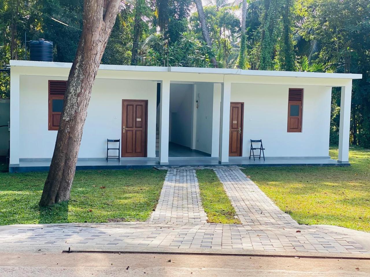 Sebastian Transit Villa With Free Shuttle Service To Airport Kotugoda Bagian luar foto